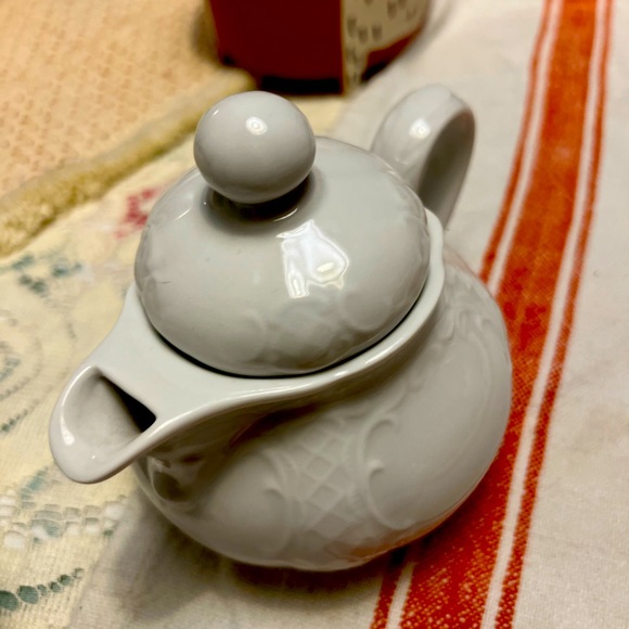 SELTMANN WEIDEN BAVARIA GERMANY WHITE EMBOSSED TEAPOT COFFEEPOT SALZBURG VIENNA - Picture 10 of 16